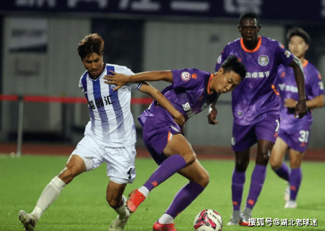 亿万28- 雄鹿主教练布登霍尔泽 