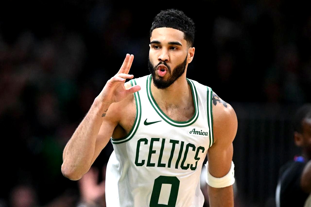 亿万28娱乐-战术调整引发热议！，塔图姆在皇家马德里比赛中反败为胜上演精彩一战(魔兽争霸3调整视距的方法)