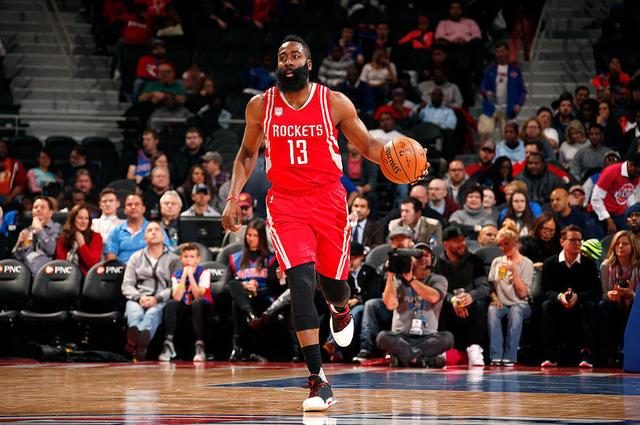 今夜欧篮联焦点战,里尔更衣室发声,球迷炸锅,身体对抗强度拉满 今夜欧篮联焦点战,里尔更衣室发声,球迷炸锅,身体对抗强度拉满