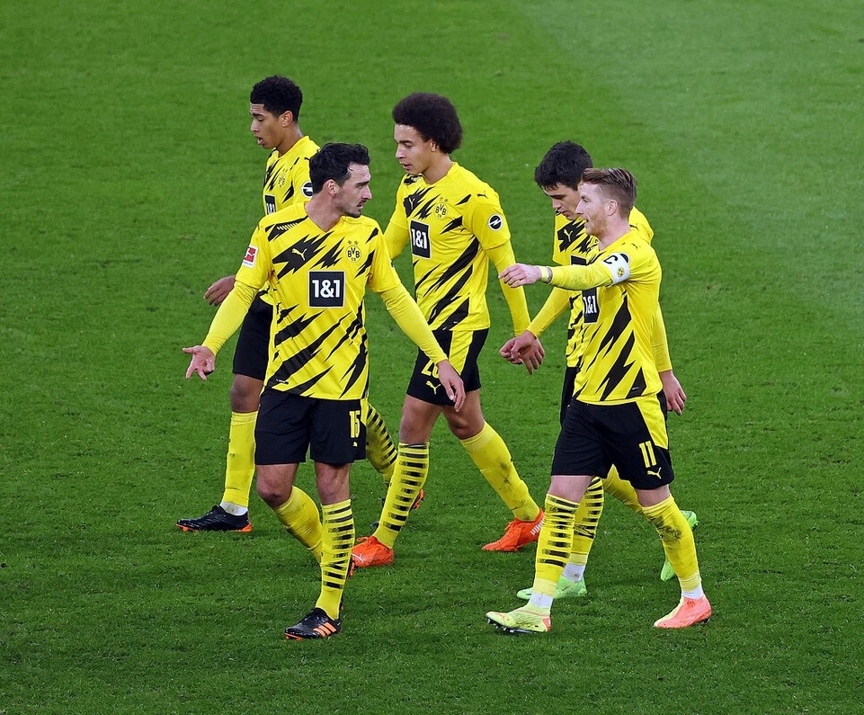 深圳男篮训练开放日，加时末段官宣签约引欢呼，德甲在即，临场指挥获称赞(训练营在哪里)