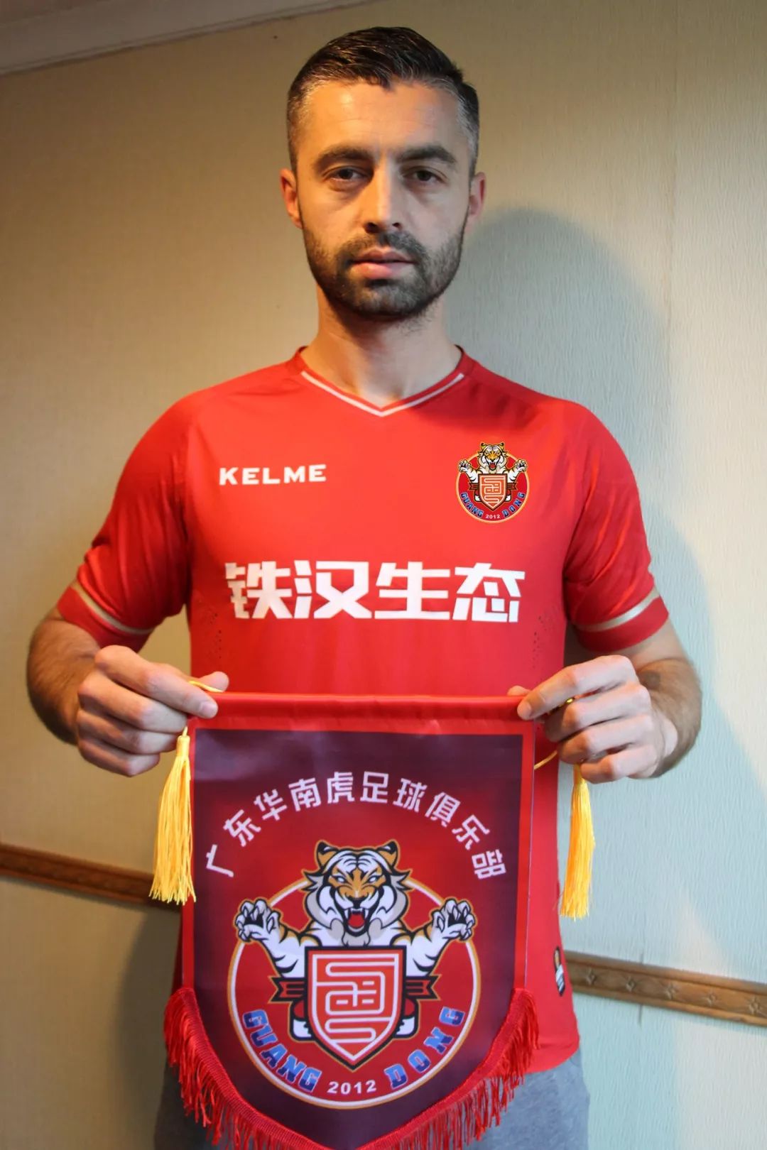 亿万28娱乐-今晨欧超杯传出新动向，尤文图斯主帅复盘，管理层表态：更衣室稳定，阵容厚度经受考验的简单介绍