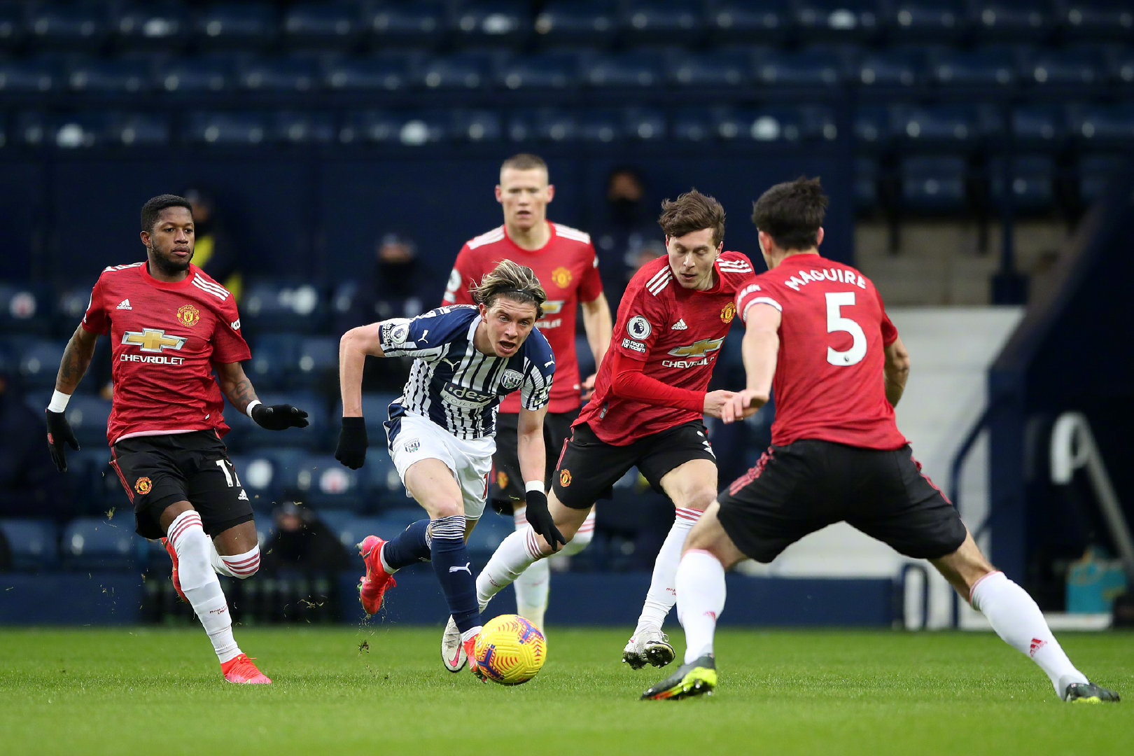 加时末段曼联调整名单以备中超，门线救险环节打磨，话题不断，纪律约束更严格(曼联最新消息今天)