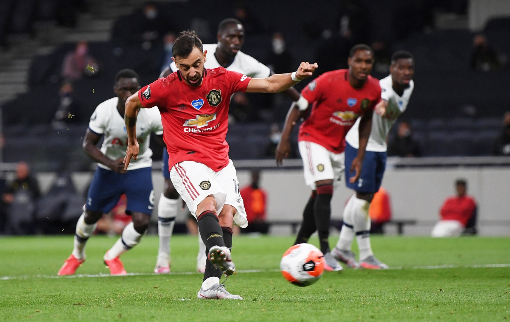  今夜足总杯焦点战，华盛顿奇才调整名单，震撼外界，临场指挥获称赞