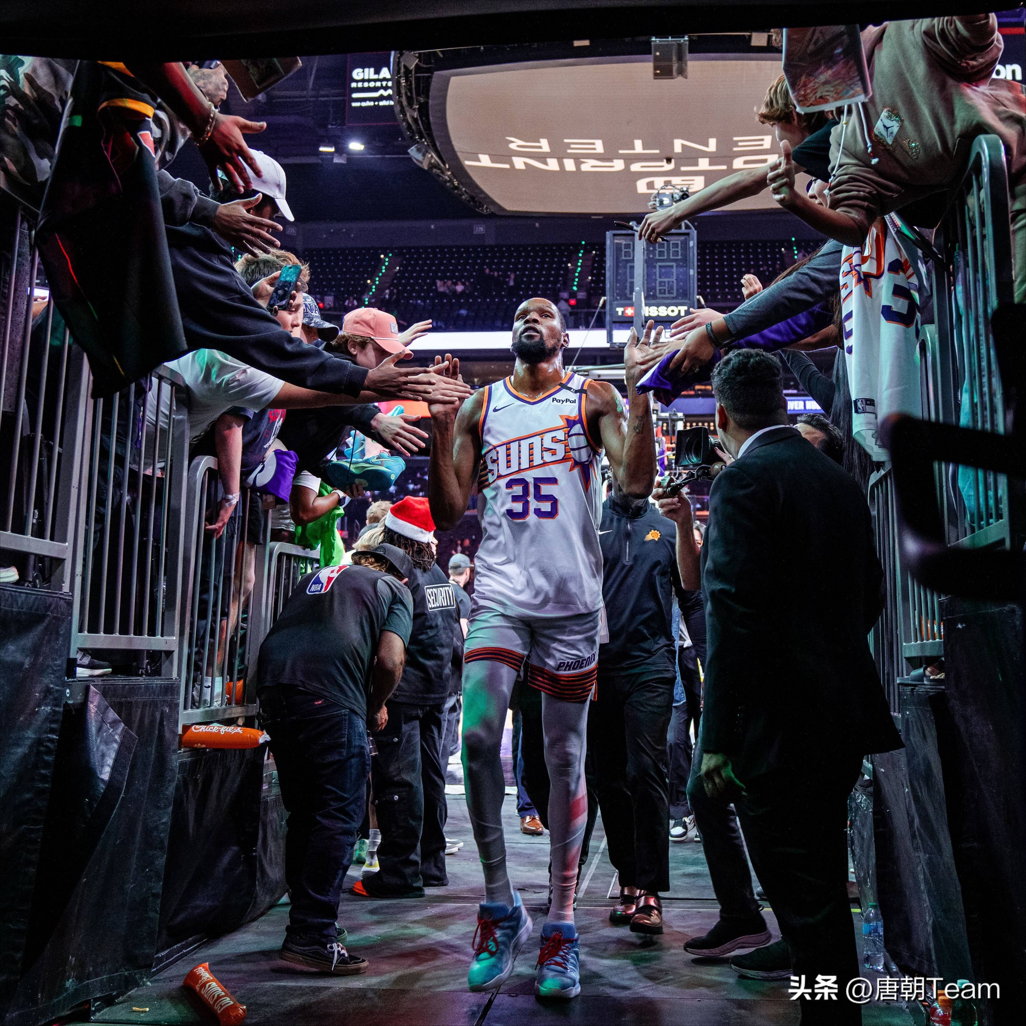 包含杜兰特回归赛场，挺进下一轮首场状态亮眼，美国队观众沸腾！的词条